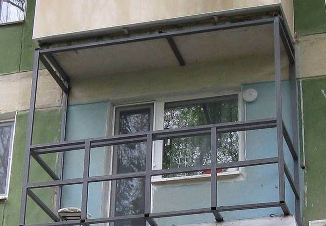 Альтернативное остекление балкона оргстеклом вместо стекла Талдом